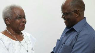 Mama Maria Nyerere(kushoto) akiwa pamoja na rais wa Jamuhuri ya Muungano wa Tanzania Dkt. John Pombe Magufuli
