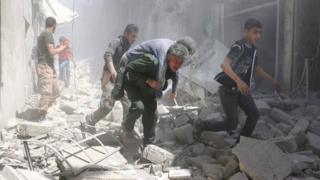 Abantu bari guhunga imirwano mu muji wa Aleppo