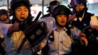 Policija tokom protesta u Hongkongu