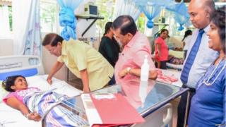 ජනපති සහ සෞඛ්ය ඇමති අයිඩීඑච් ජාතික බෝවන රෝග විද්යායතනයේ නිරීක්ෂණ චාරිකාවක