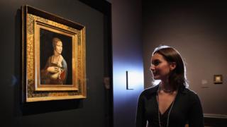 Polonya hükümeti, aralarında ünlü ressam Leonardo da Vinci'nin Kakımlı Kadın tablosunun da bulunduğu eserleri içeren dünyaca ünlü bir sanat koleksiyonunu piyasa değerinin çok altında bir fiyata satın aldı.