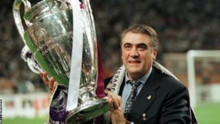 Real Madrid yegukanye ibikombe bibiri bya Champions League ubwo Lorenzo Sanz yari Perezida wayo