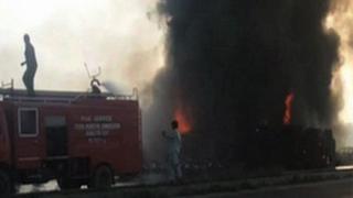 Camión en llamas en Pakistán