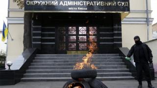 Вхід до Окружного адміністративного суду Києва