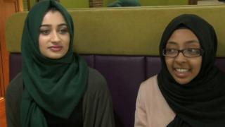 Arooj Kahn a Sara Yassine