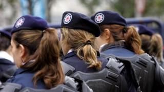 Qadın polislər