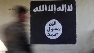Госсекретарь США Рекс Тиллерсон заявил, что "политика США - сносить и уничтожать варварские террористические организации"