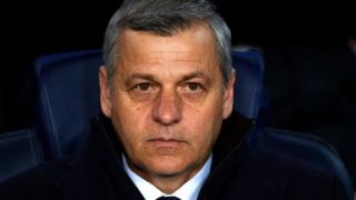 La décision de Bruno Génésio est précipitée par les nombreuses défaites et sa relation crispée avec les supporters de l'OL.