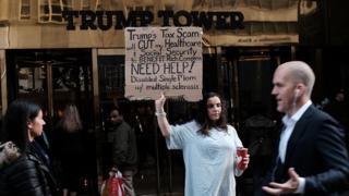Пикет против реформы Трампа
