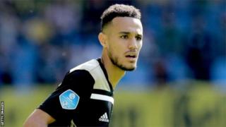 Noussair Mazraoui avait la possibilité de choisir entre le Maroc et la Hollande.