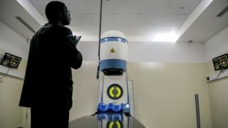 Radiotherapy machine