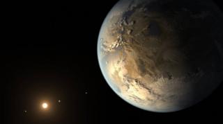 ภาพจำลอง Kepler-186f ดาวเคราะห์คล้ายโลกดวงแรก ซึ่งนักวิทยาศาสตร์พบว่าโคจรรอบดาวฤกษ์คล้ายดวงอาทิตย์ โดยอยู่ในเขตระยะห่างที่เอื้อต่อสิ่งมีชีวิต