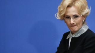депутат Ирина Яровая айдоочунун аракетин сынга алып: «ал бейбаштык гана кылбай, баланын ден соолугуна зыян алып келип жатат» деди.