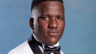 Primer plano de Menzi Mngoma
