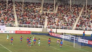 Awọn agbaboolu lori papa isere