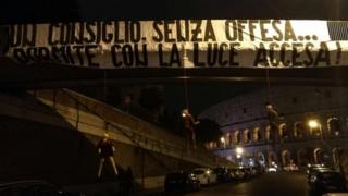 Roma'da asılan cansız mankenler