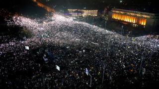 Protesta en la Plaza de la Victoria de Bucarest