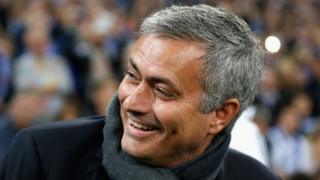 Mourinho avait quitté les "Blues" en 2015 après avoir remporté son troisième titre de champion d'Angleterre.