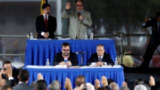 Julio Borges, presidente de la Asamblea Nacional y diputado de la coalición venezolana de partidos de oposición (MUD), asiste a una sesión de la Asamblea Nacional venezolana controlada por la oposición para designar a otros magistrados de la Corte Suprema en Caracas, Venezuela, 21 de julio de 2017.