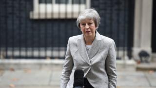 英国首相特里莎·梅在唐宁街10号发表简短声明