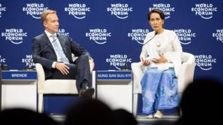 ဒီကိစ္စတွေကို ထိရောက်စွာကိုင်တွယ် ဖြေရှင်းဖို့ NLD ပါတီအနေနဲ့ နည်းလမ်းပေါင်းများစွာရှိခဲ့တယ် လို့ဆို