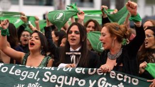 Mujeres pañuelo verde