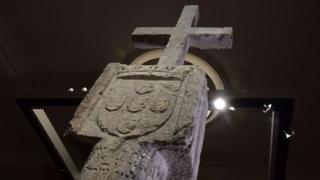 La croix de pierre servait de repère de navigation au 15e siècle à Cape Cross en Namibie.