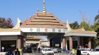 မူဆယ်(၁၀၅)မိုင် ကုန်သွယ်ရေးဇုံဟာ တရုတ်-မြန်မာနယ်စပ် ကုန်သွယ်ရေးရဲ့ အရေးအကြီးဆုံး၊ ပမာဏအများဆုံး ကုန်သွယ်ရေးဇုန် ဖြစ်