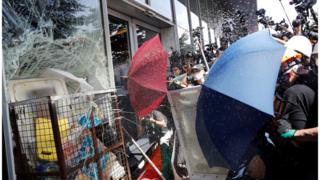 警民衝突畫面再現。