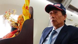 郭台铭与妈祖、关公神像