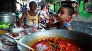 เด็กกินอาหารรีไซเคิล
