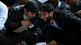 हुंकार रॅलीदरम्यान कन्हैया कुमार आणि जिग्नेश मेवाणी