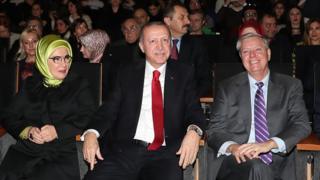 Cumhurbaşkanı Erdoğan, Fazıl Say konserine eşi Emine Erdoğan ve ABDli Senatör Graham ile katıldı.
