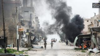 Les combattants kurdes et arabes syriens contrôlent désormais 40% de Tabqa
