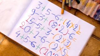 Livro de exercícios matemáticos