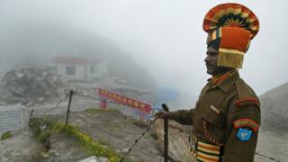 Индийский солдат вдоль границы с Китаем