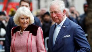 Igikomangoma Charles n'umugore we Camilla bishyize mu kato mu rugo rwabo
