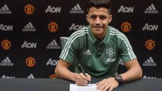 A ranar Litinin ne Sanchez ya kom a United