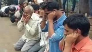 বেশ কয়েক জন মানুষকে কান ধরে ওঠবোস করানো হচ্ছে