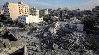 İsrail saldırılarında Hamas'ın İçişleri Bakanlığı'na bağlı güvenlik karargahı yerle bir oldu.