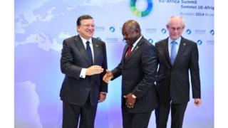 Le Président Burundais, Pierre Nkurunziza avec Jose Manuel Barroso, Président de la Commission Européenne en 2014 au sommet UE-Afrique