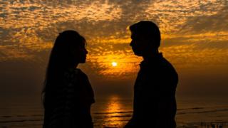 প্রথম দেখাতেই প্রেম বলে কী কিছু আছে?