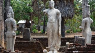 தொல்பொருட்கள், சிலைகள்