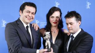 Gonzalo Maza (izq.), Daniela Vega y Sebastián Lelio.