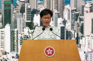 香港行政长官林郑月娥在星期六(6月15日)下午三点过出席记者发布会,宣布暂缓修订逃犯条例