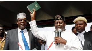 Kiongozi wa upinzani nchini Kenya akijiapisha kuwa ''Rais wa Wananchi''