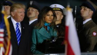 Президент США Дональд Трамп и его жена Мелания прибыли в Польшу вечером в среду
