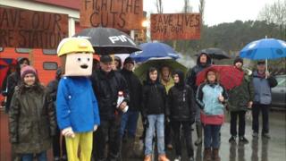protest at closed fire station