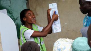 Oṣiṣẹ Inec lasiko idibo