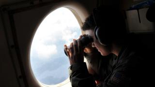 墜落したエジプト航空機を探す米偵察機(5月22日)